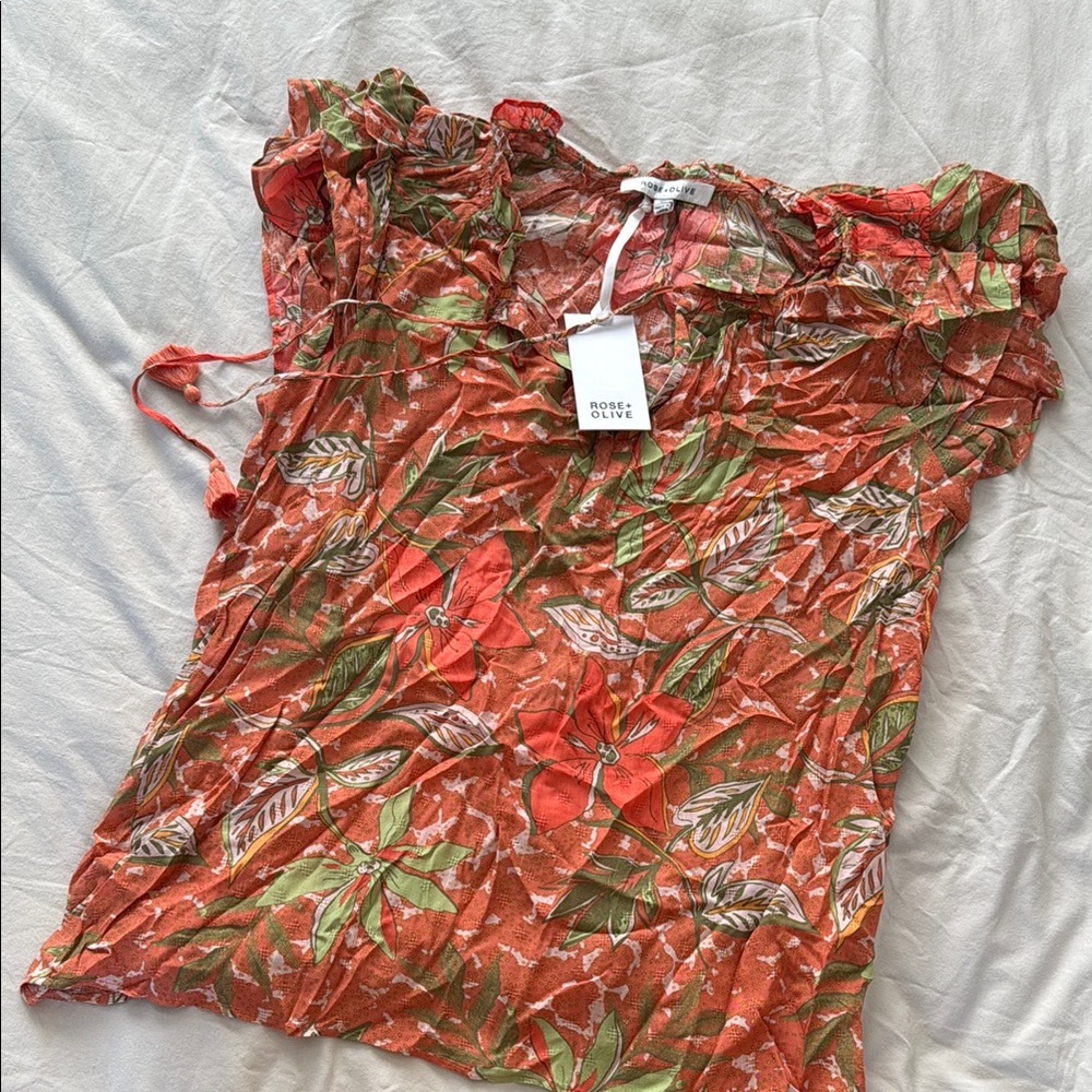 Romeo & Juliet Couture Red and Green Ruched Ruffled Blouse